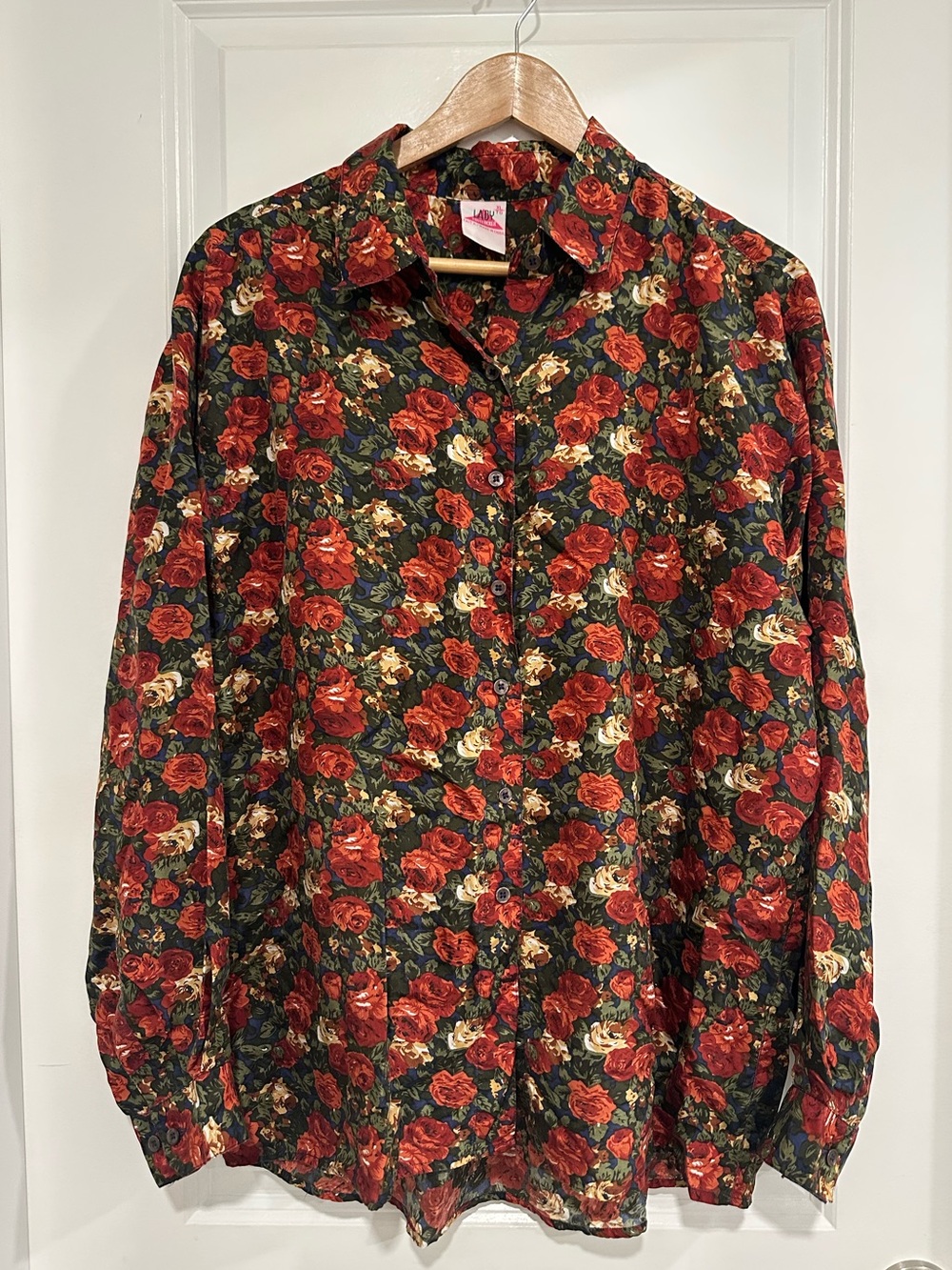 Vintage 100% Silk Lady Footlocker Red Floral Button Down Long Sleeve Shirt